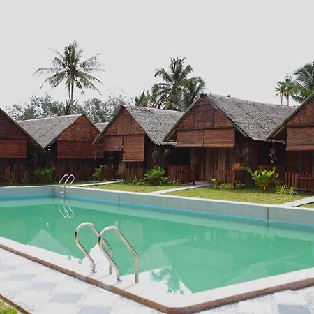 Nipoh Beach Cottage Kijal Exterior photo